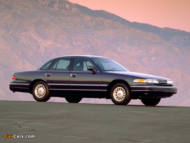 Ford Crown Victoria 1995–97 pictures (640 x 480)