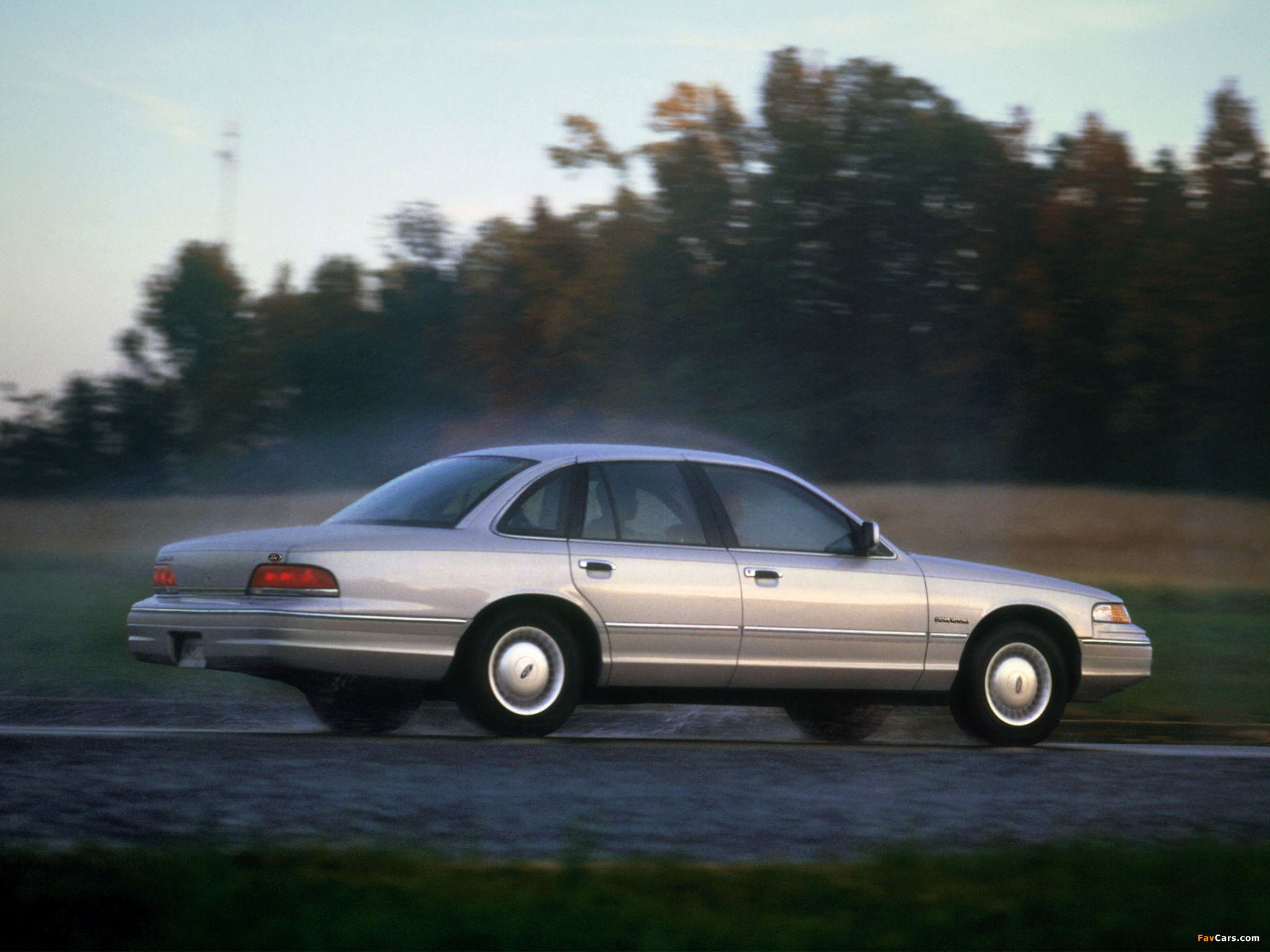 Images of Ford Crown Victoria 1992 (2048 x 1536)