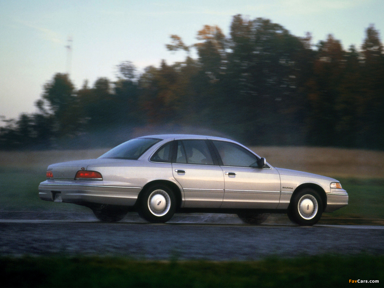 Images of Ford Crown Victoria 1992 (1280 x 960)