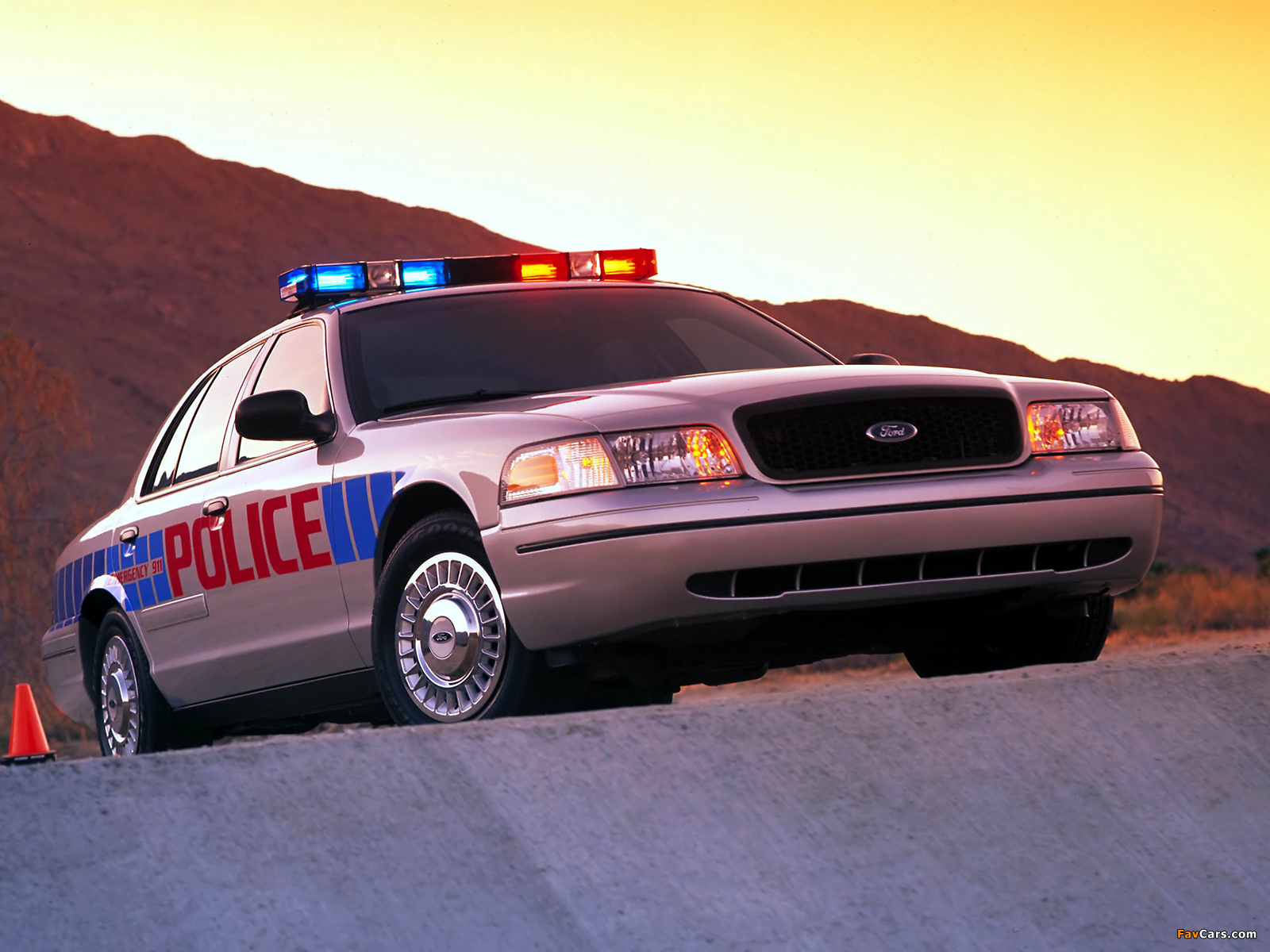Images of Ford Crown Victoria Police Interceptor 1998–2011 (1600 x 1200)