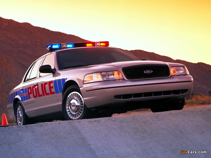 Images of Ford Crown Victoria Police Interceptor 1998–2011 (800 x 600)