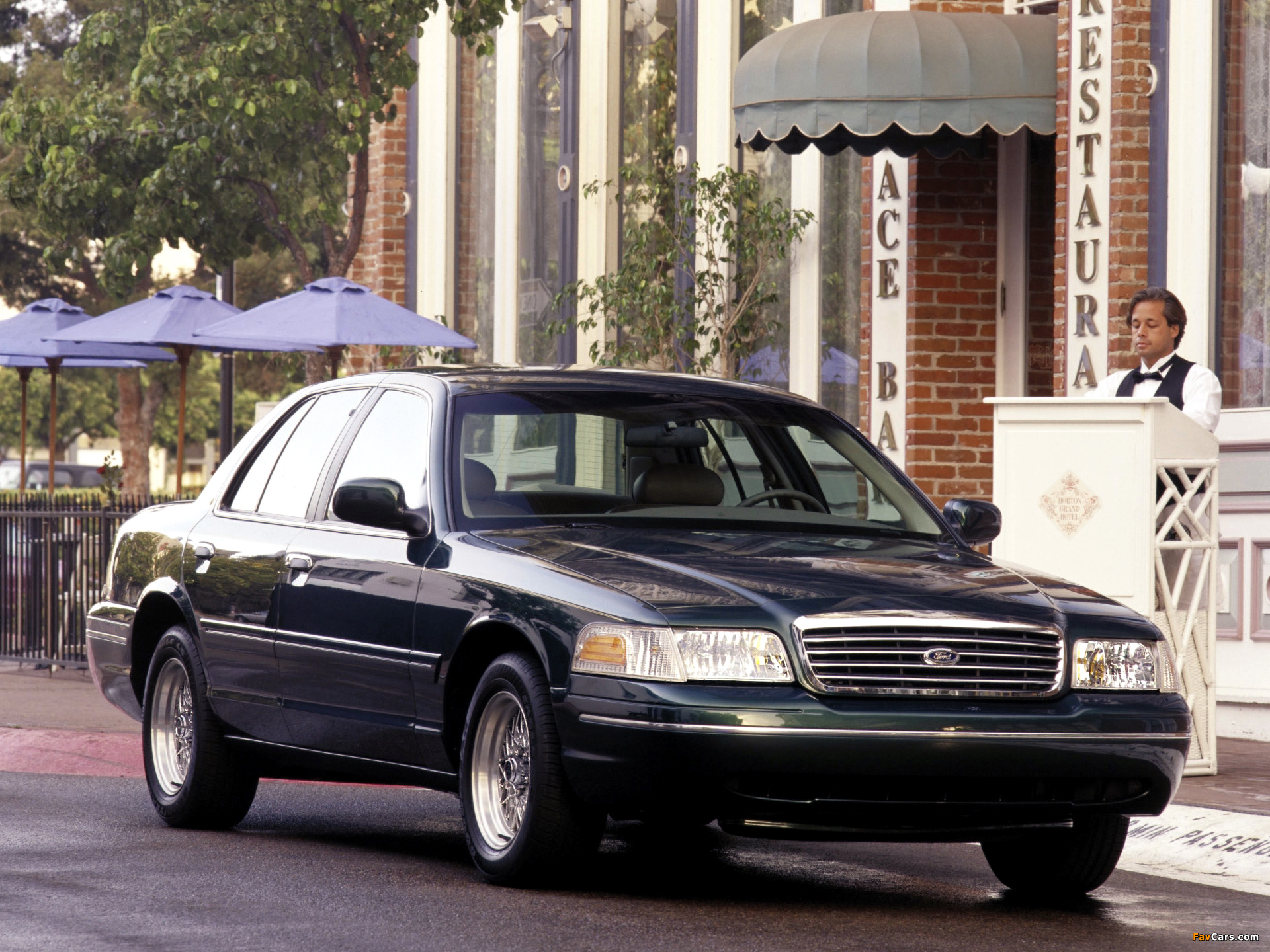 Images of Ford Crown Victoria 1998–2011 (1920 x 1440)