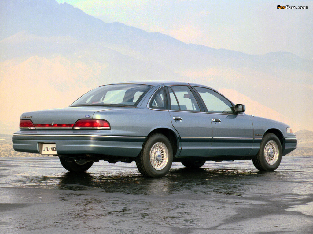 Images of Ford Crown Victoria 1993–94 (1024 x 768)