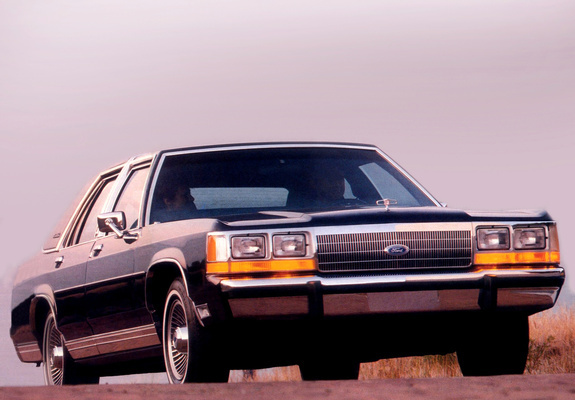 Photos of Ford LTD Crown Victoria 1988–91