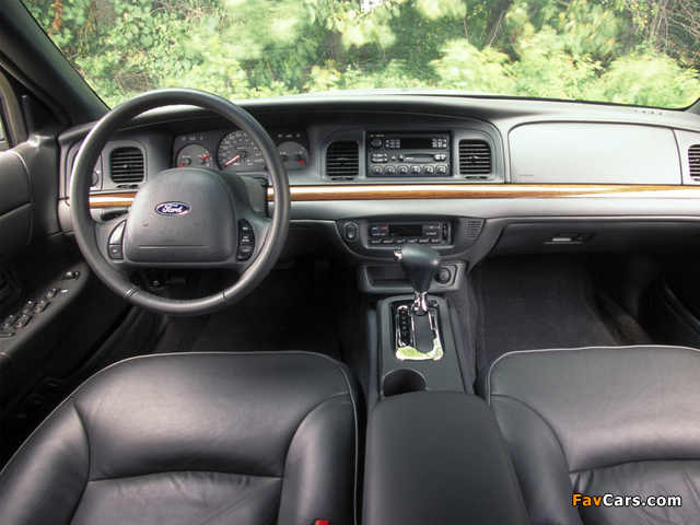 Photos of Ford Crown Victoria 1998–2011 (640 x 480)