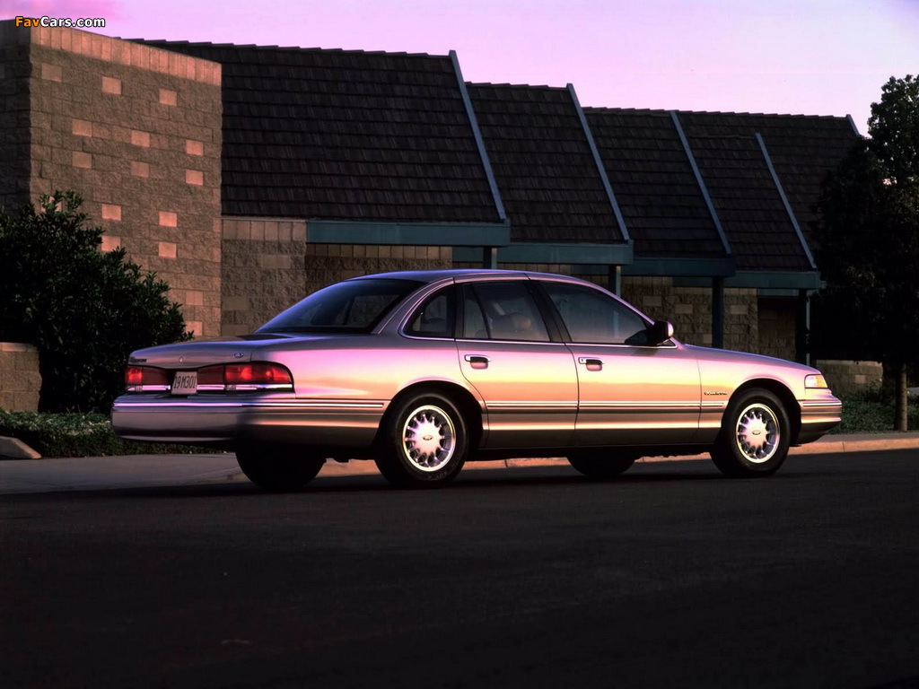 Photos of Ford Crown Victoria 1995–97 (1024 x 768)