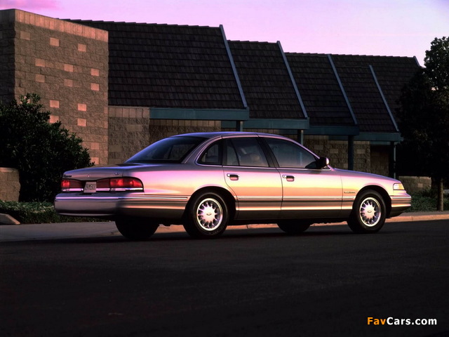 Photos of Ford Crown Victoria 1995–97 (640 x 480)