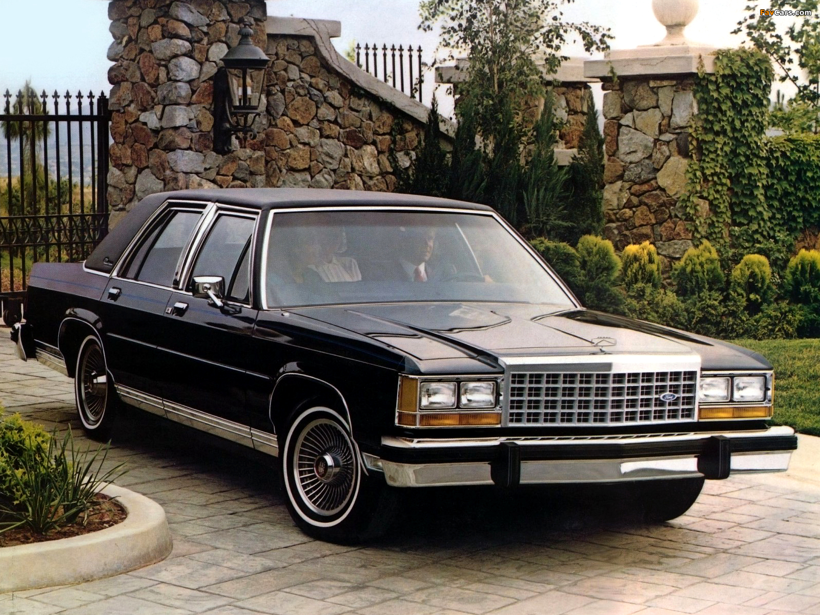 Pictures of Ford LTD Crown Victoria 1983–87 (1600 x 1200)