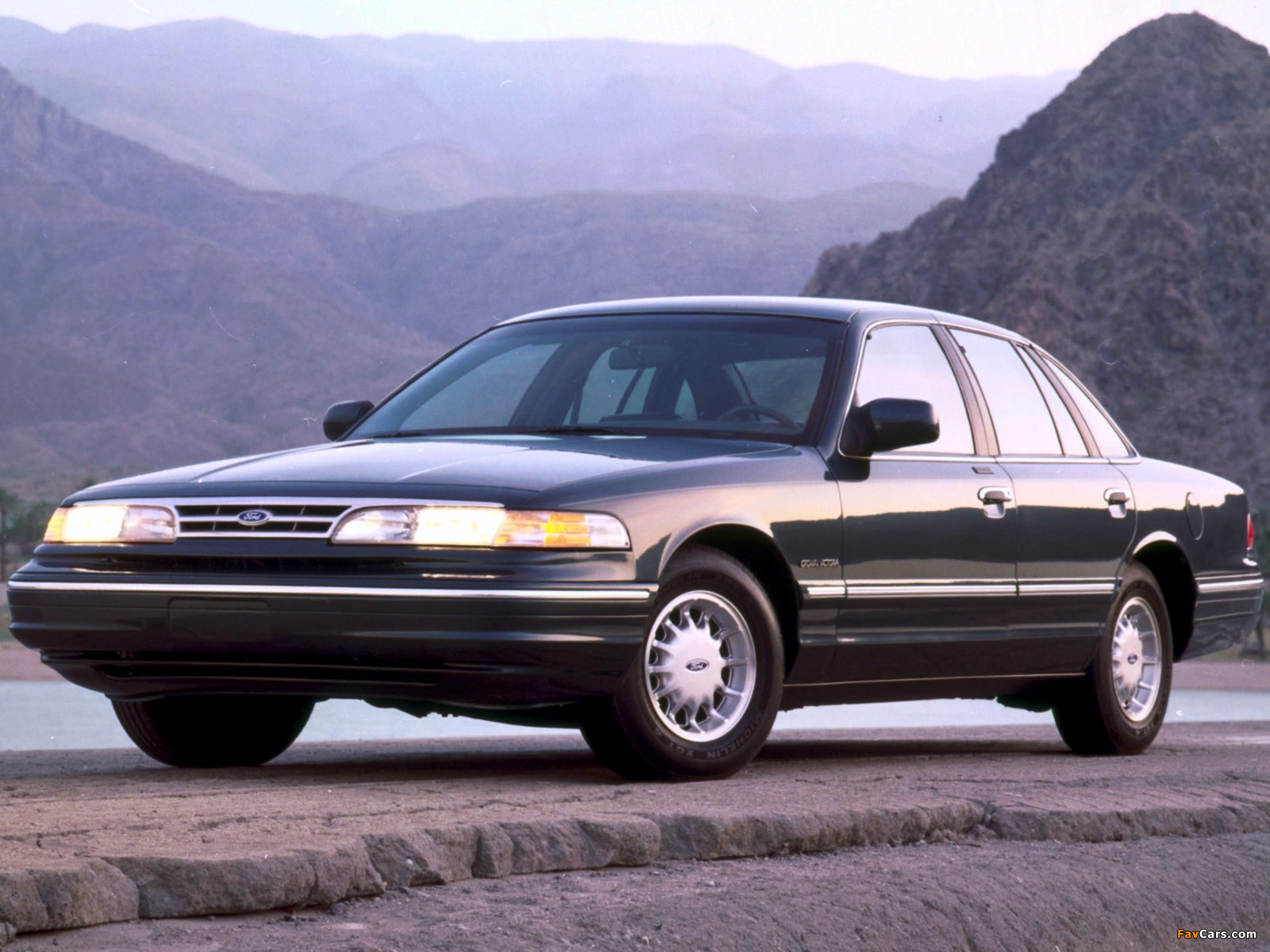 Pictures of Ford Crown Victoria 1995–97 (1600 x 1200)