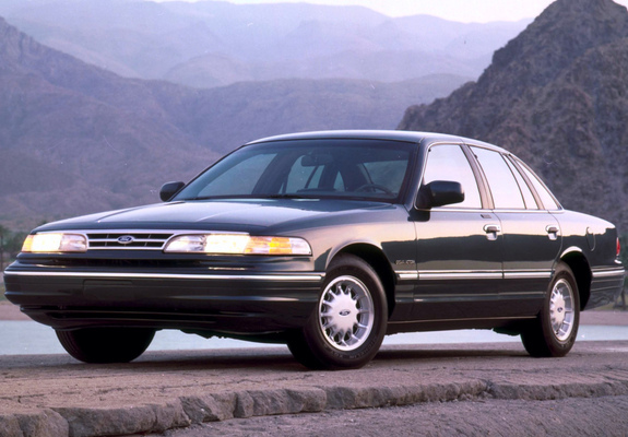 Pictures of Ford Crown Victoria 1995–97