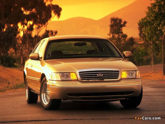 Pictures of Ford Crown Victoria 1998–2011 (640 x 480)