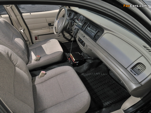 Pictures of Ford Crown Victoria Police Interceptor 1998–2011 (640 x 480)