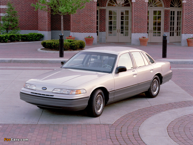 Ford Crown Victoria 1992 wallpapers (800 x 600)