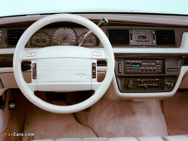 Ford Crown Victoria 1992 wallpapers (640 x 480)