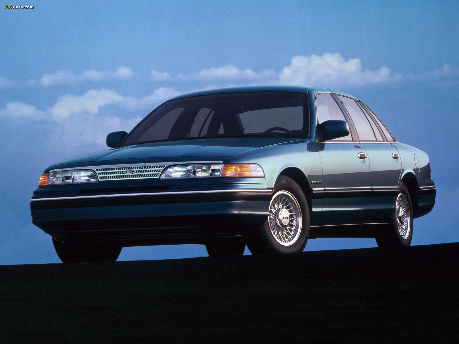 Ford Crown Victoria 1993–94 wallpapers (1600 x 1200)