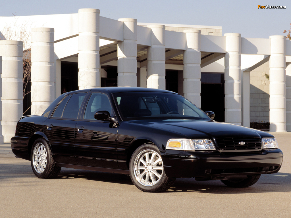 Ford Crown Victoria Blackhawk Concept 2000 wallpapers (1024 x 768)