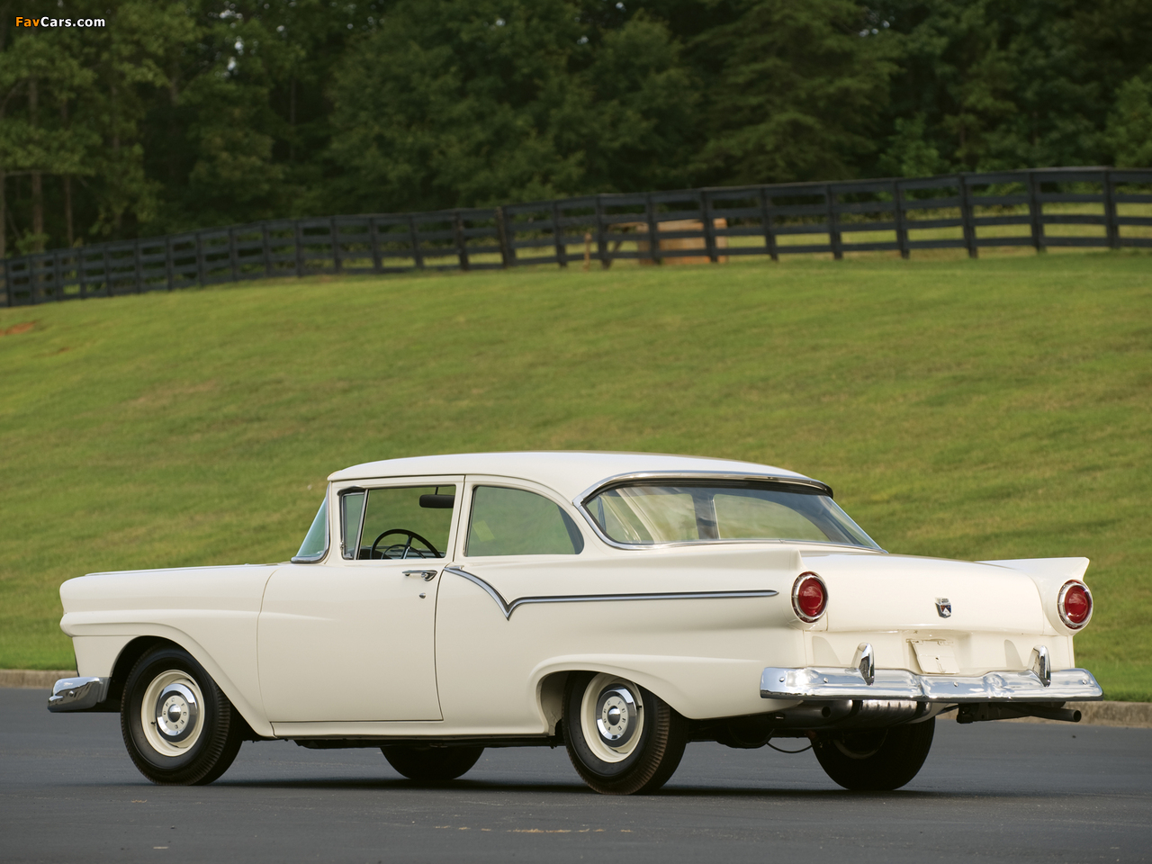 Ford Custom Tudor Sedan 312 Thunderbird Special 1957 pictures (1280 x 960)