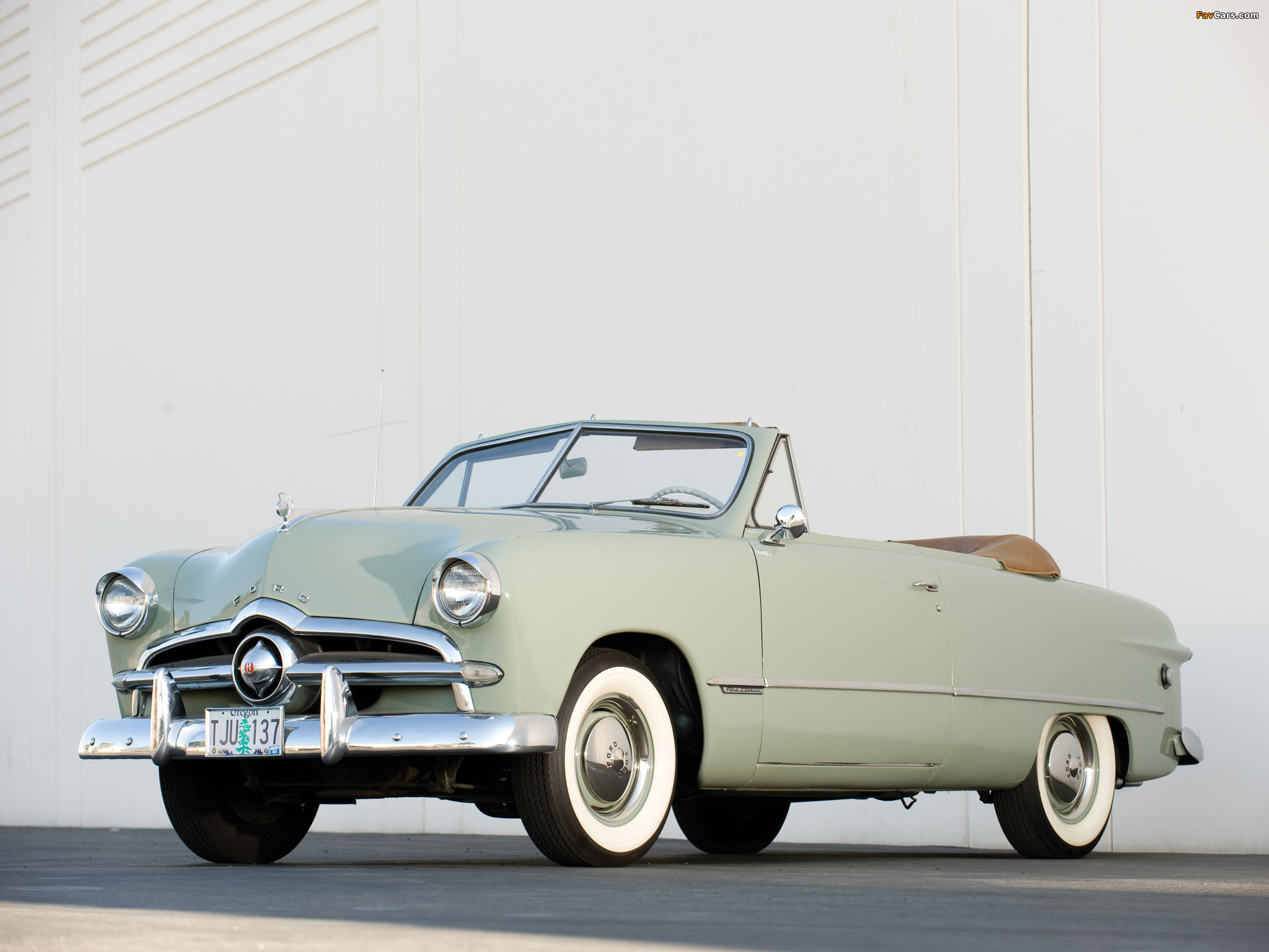 Images of Ford Custom Convertible Coupe (76) 1949 (2048 x 1536)