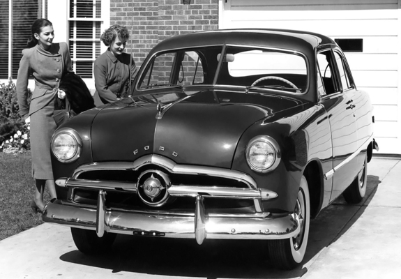 Photos of Ford Custom Tudor Sedan (79) 1949