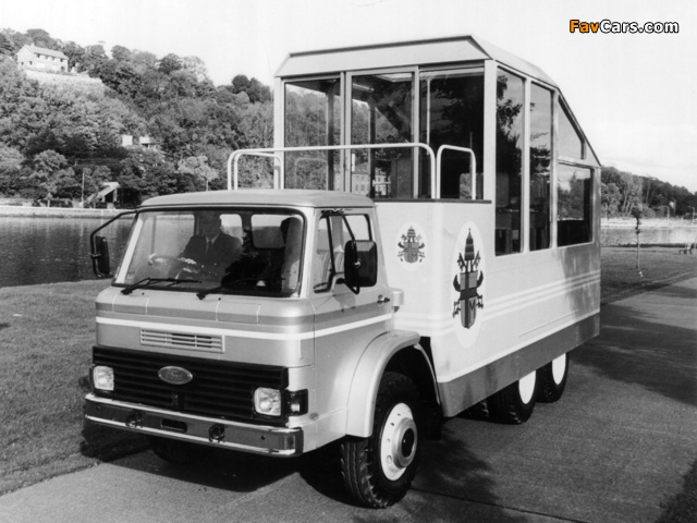 Pictures of Ford D-Series Popemobile 1979 (640 x 480)