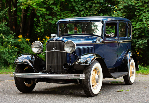 Ford V8 Deluxe Fordor Sedan (18-160) 1932 Photos