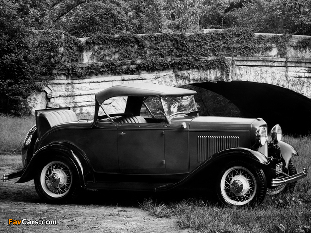 Ford V8 Deluxe Roadster (18-40) 1932 photos (640 x 480)