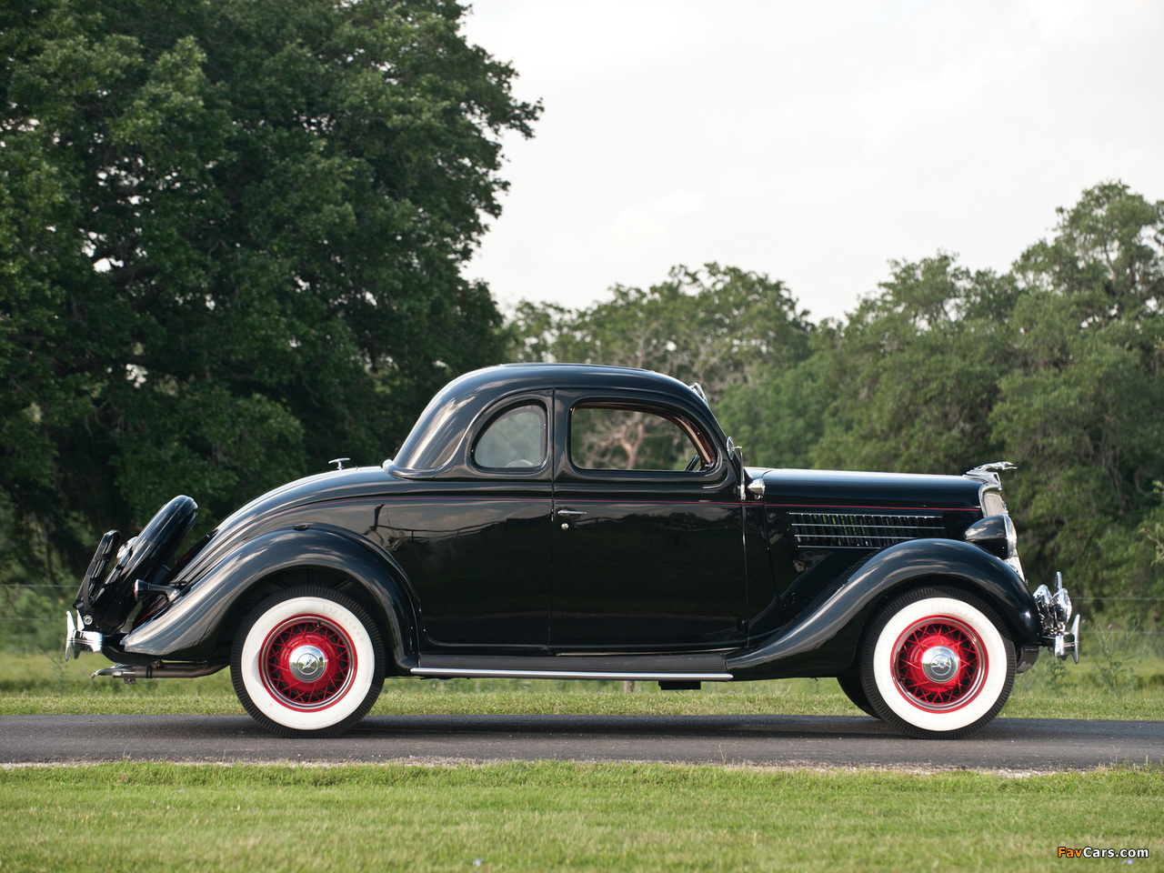 Ford V8 Deluxe 5-window Coupe (48-770) 1935 photos (1280 x 960)