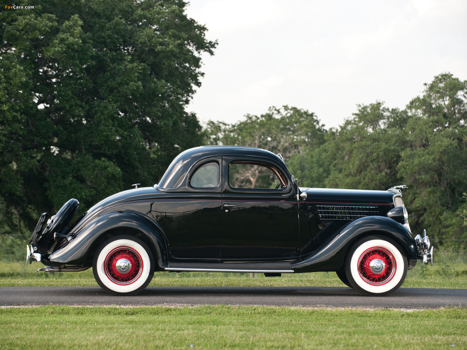 Ford V8 Deluxe 5-window Coupe (48-770) 1935 photos (1600 x 1200)