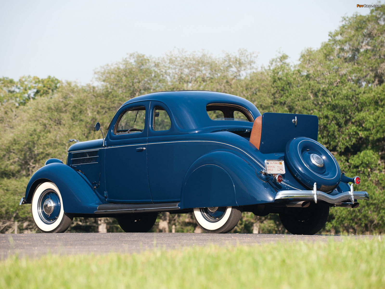 Ford V8 Deluxe 5-window Coupe (68-770) 1936 photos (1600 x 1200)