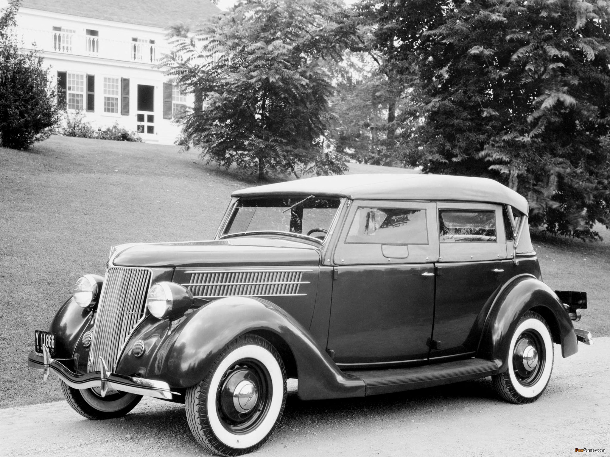 Ford V8 Deluxe Phaeton (68-750) 1936 photos (2048 x 1536)