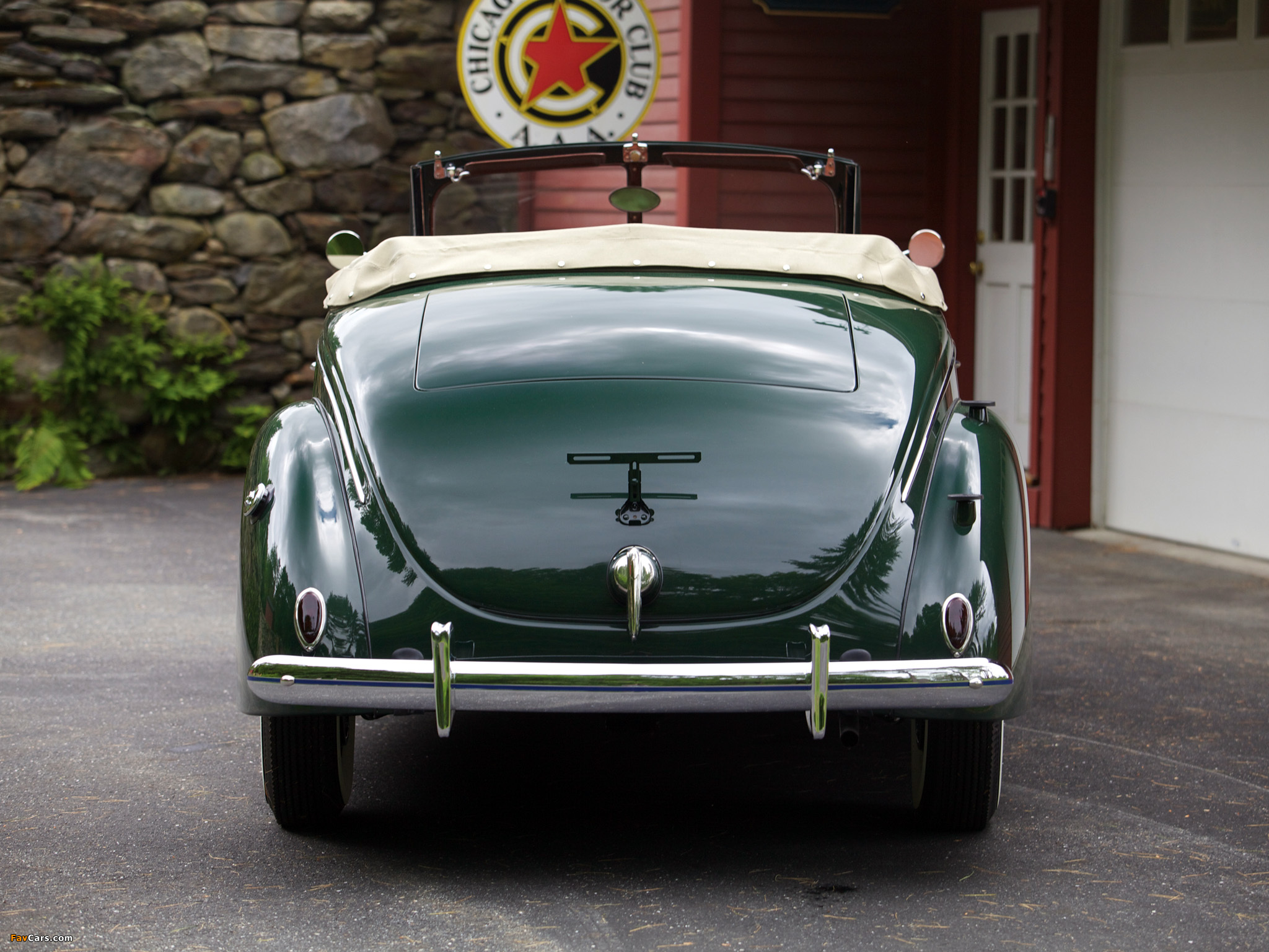 Ford V8 Deluxe Convertible Coupe 1939 wallpapers (2048 x 1536)