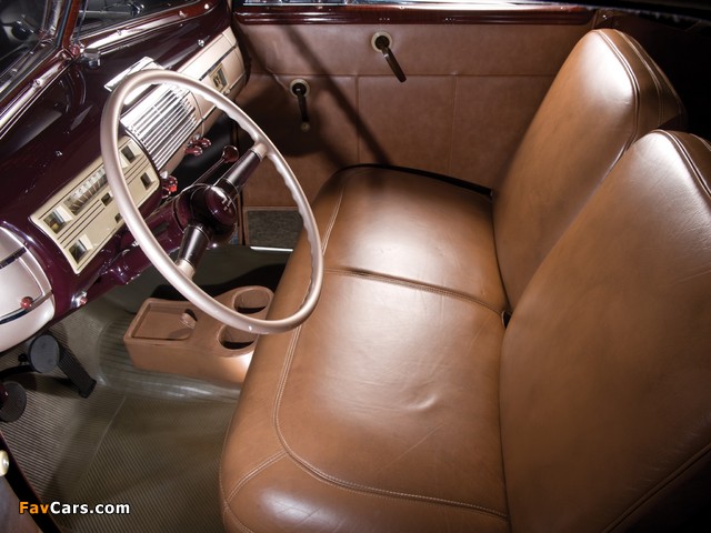 Ford V8 Deluxe Convertible Coupe 1940 photos (640 x 480)