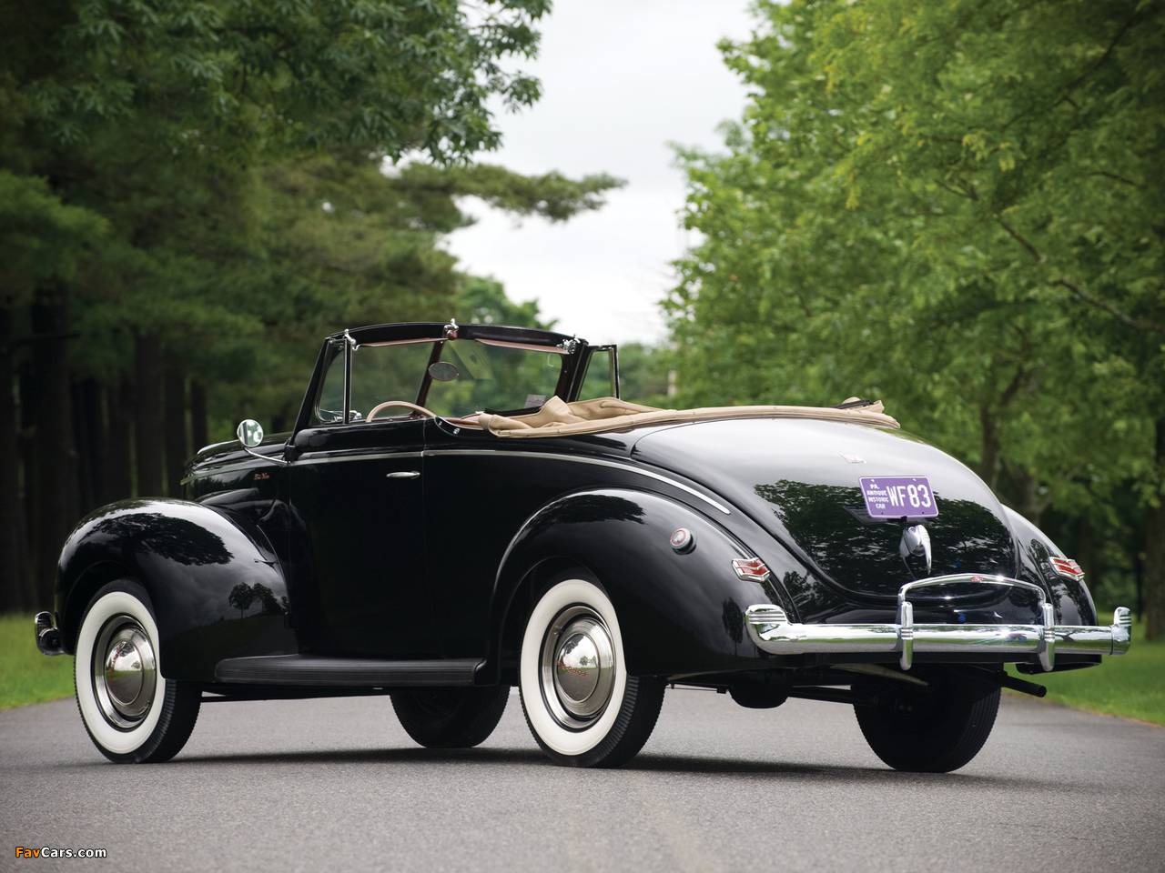 Ford V8 Deluxe Convertible Coupe 1940 photos (1280 x 960)