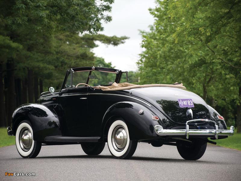 Ford V8 Deluxe Convertible Coupe 1940 photos (800 x 600)