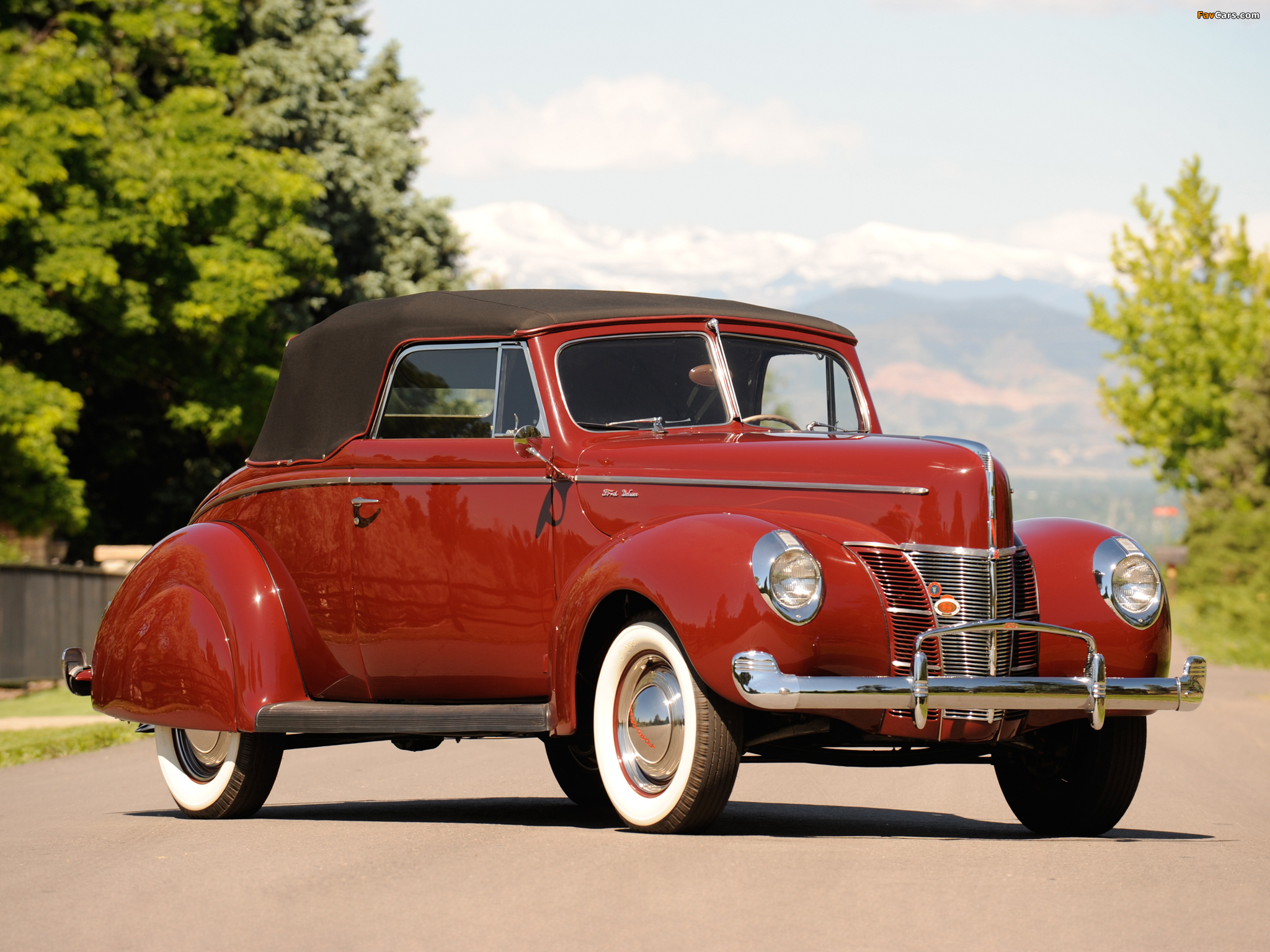 Ford V8 Deluxe Convertible Coupe 1940 pictures (2048 x 1536)