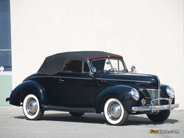 Ford V8 Deluxe Convertible Coupe 1940 pictures (640 x 480)