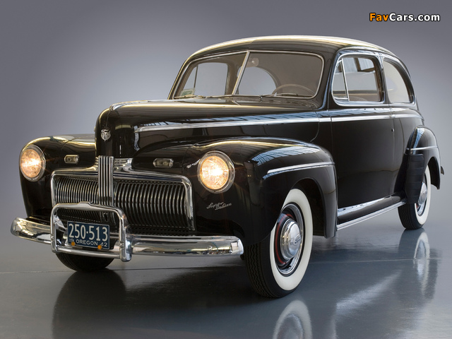 Ford V8 Super Deluxe Tudor Sedan (21A-70B) 1942 images (640 x 480)