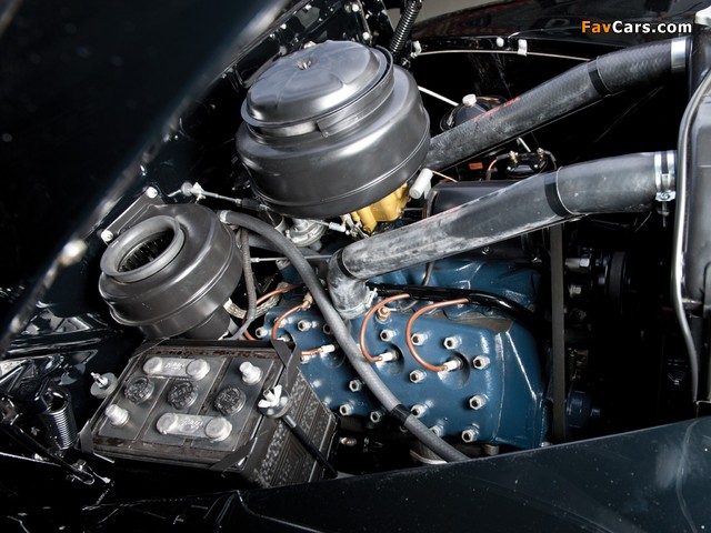 Ford V8 Super Deluxe Convertible Coupe 1946 photos (640 x 480)