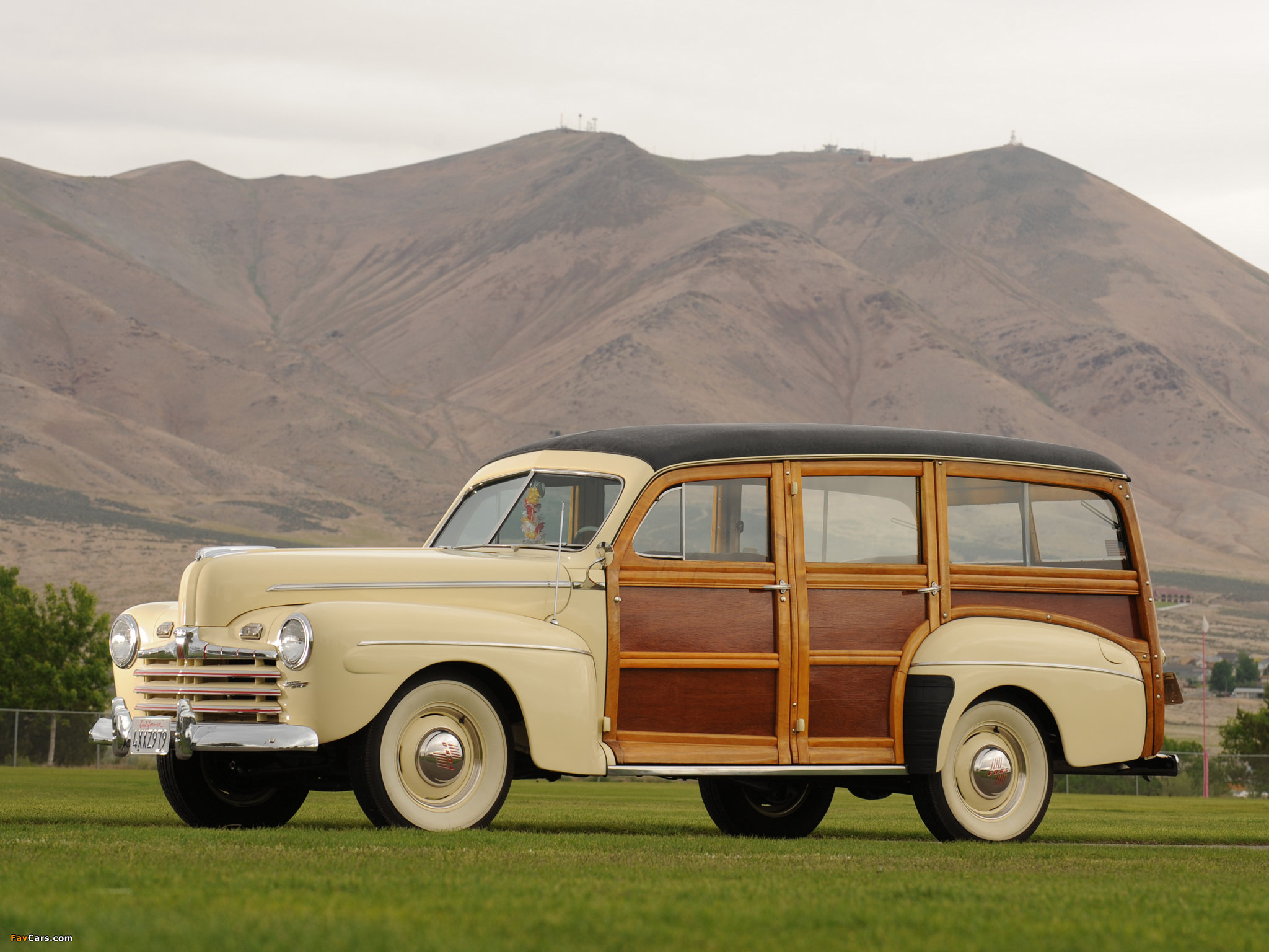 Ford V8 Super Deluxe Station Wagon (79B) 1946 photos (2048 x 1536)