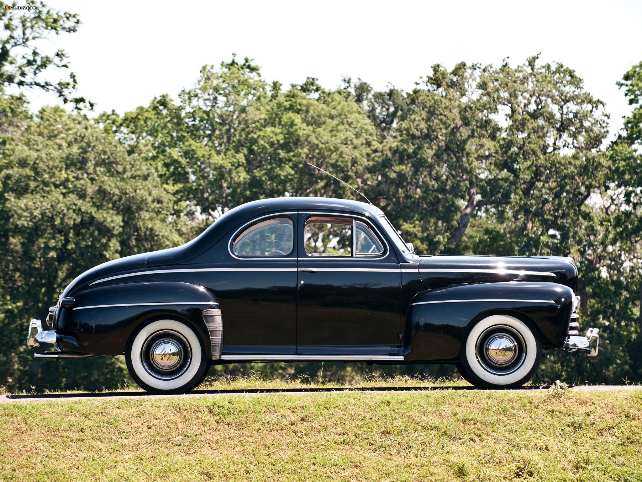 Ford V8 Super Deluxe Business Coupe (69A-77B) 1946 pictures (2048 x 1536)