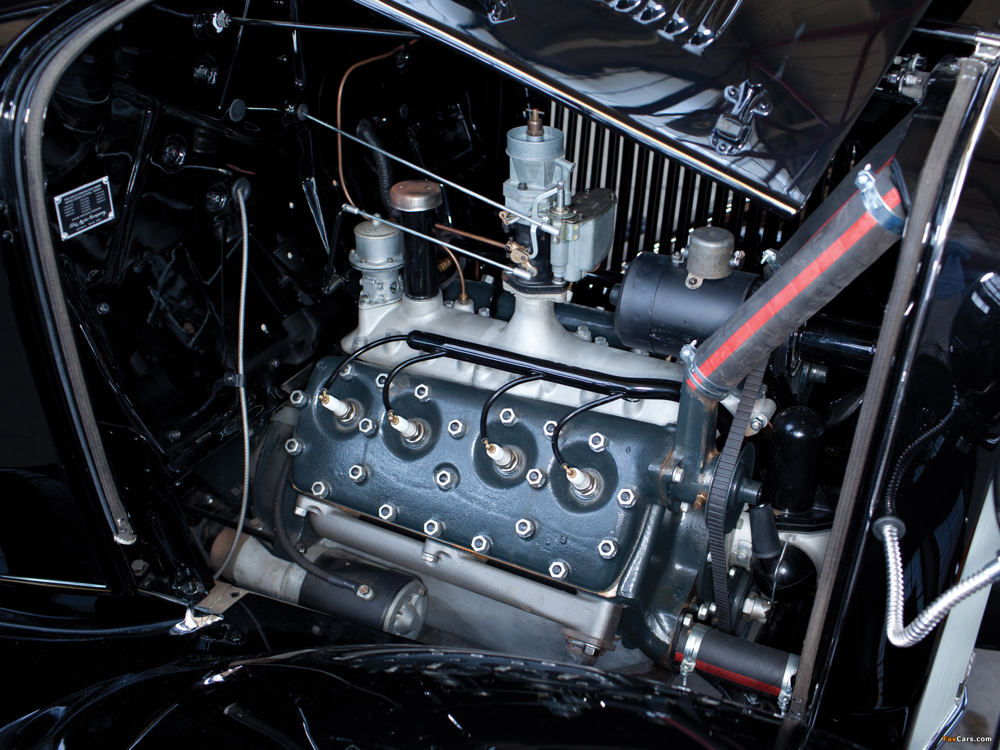 Images of Ford V8 Deluxe Coupe (18-520) 1932 (2048 x 1536)