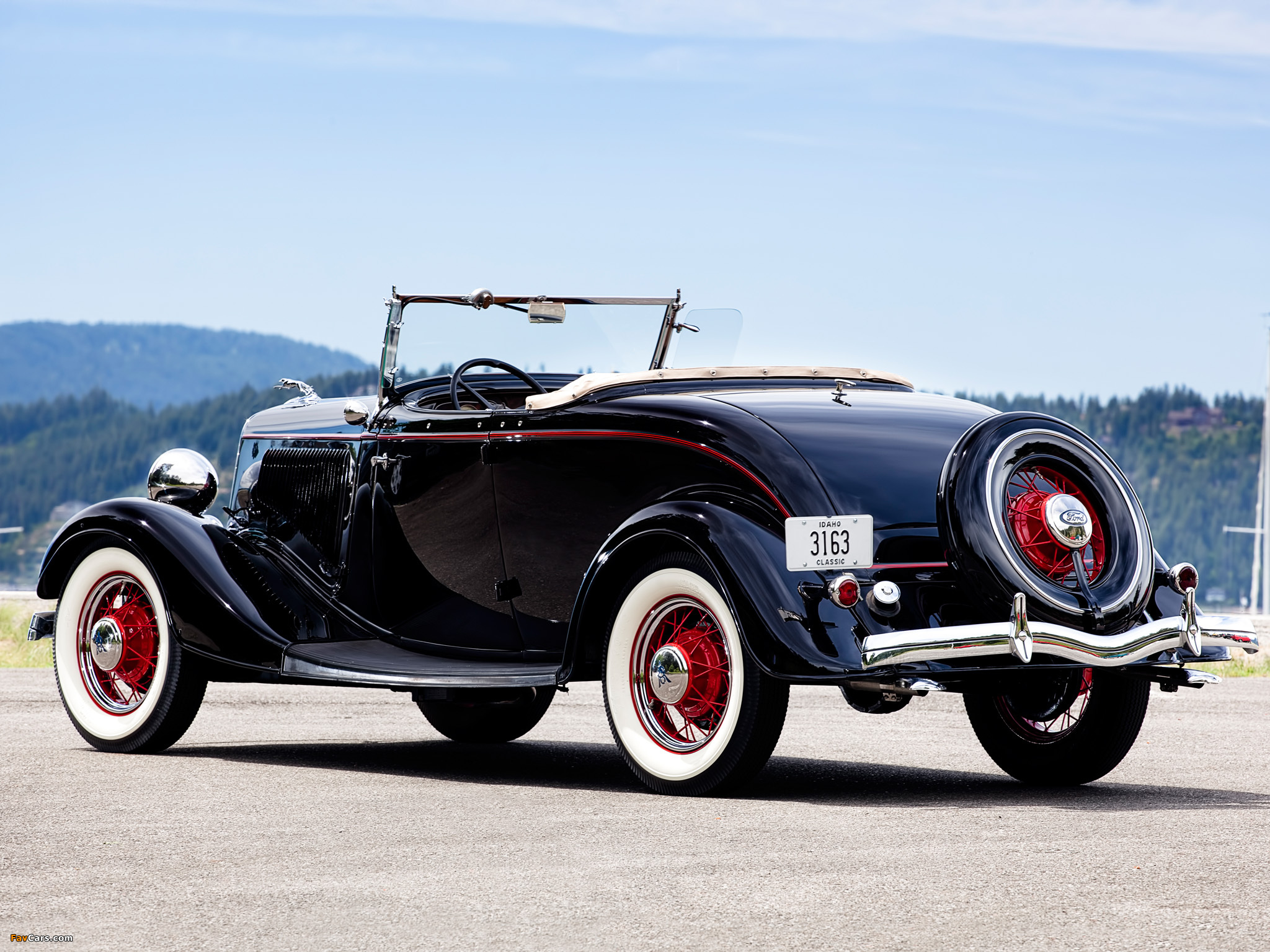 Images of Ford V8 Deluxe Roadster (40-710) 1934 (2048 x 1536)