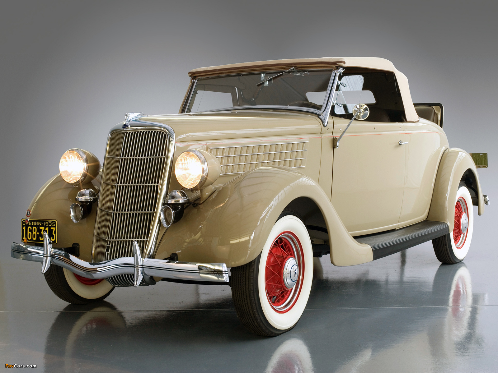 Images of Ford V8 Deluxe Roadster (48-710) 1935 (1600 x 1200)