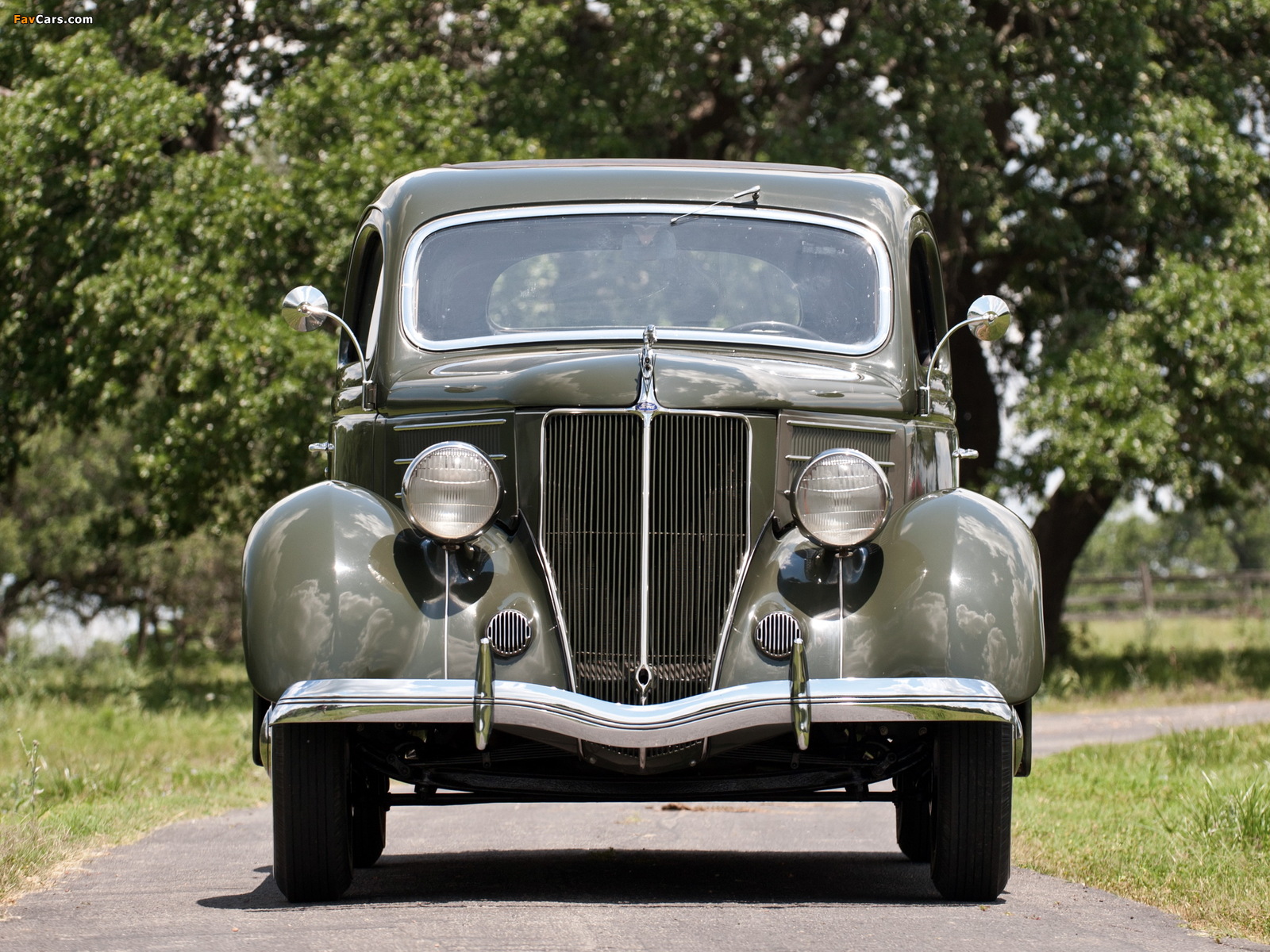 Images of Ford V8 Deluxe 3-window Coupe (68-720) 1936 (1600 x 1200)