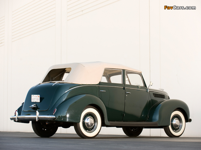 Images of Ford V8 Deluxe Convertible Sedan (81A-740) 1938 (640 x 480)
