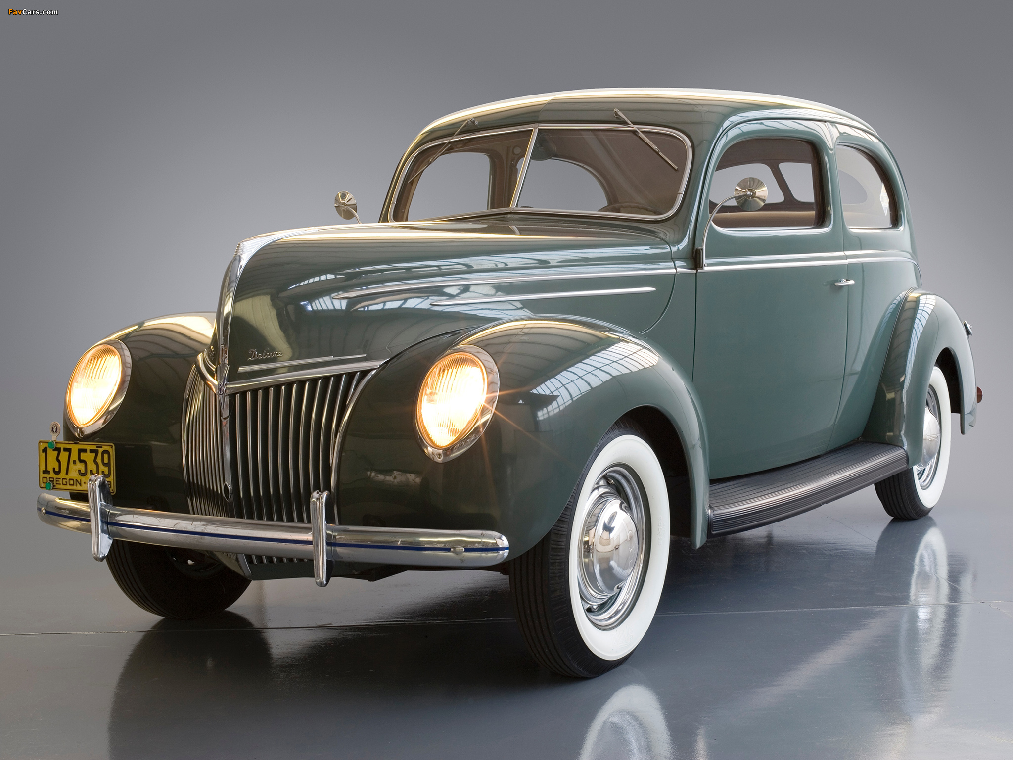 Images of Ford V8 Deluxe Tudor Sedan (91A-70B) 1939 (2048 x 1536)