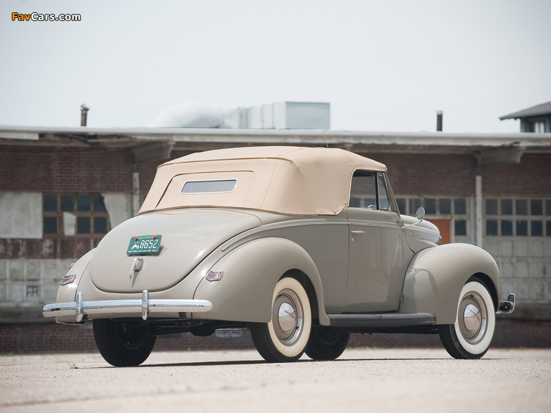 Images of Ford V8 Deluxe Convertible Coupe 1940 (800 x 600)