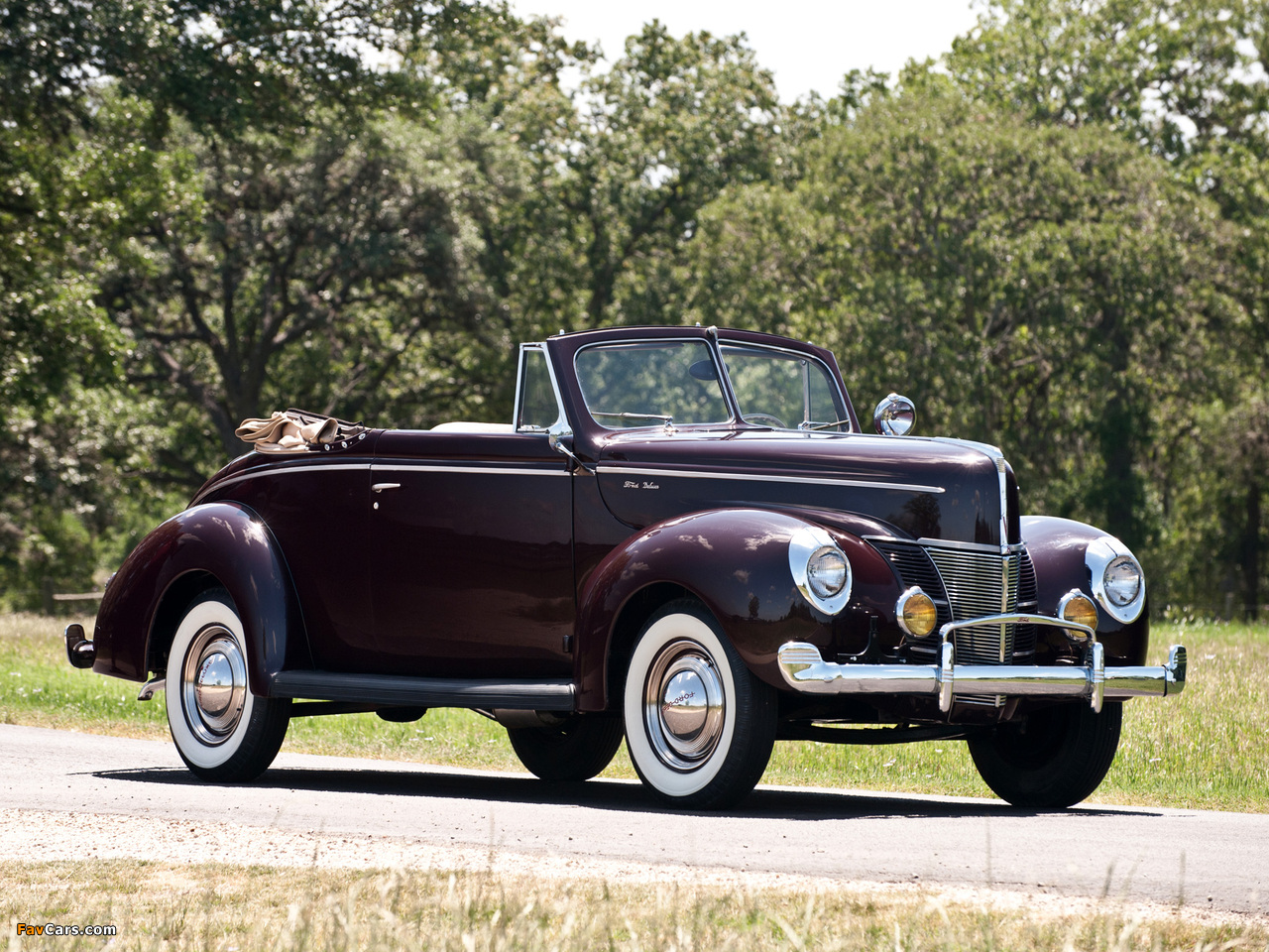 Images of Ford V8 Deluxe Convertible Coupe 1940 (1280 x 960)
