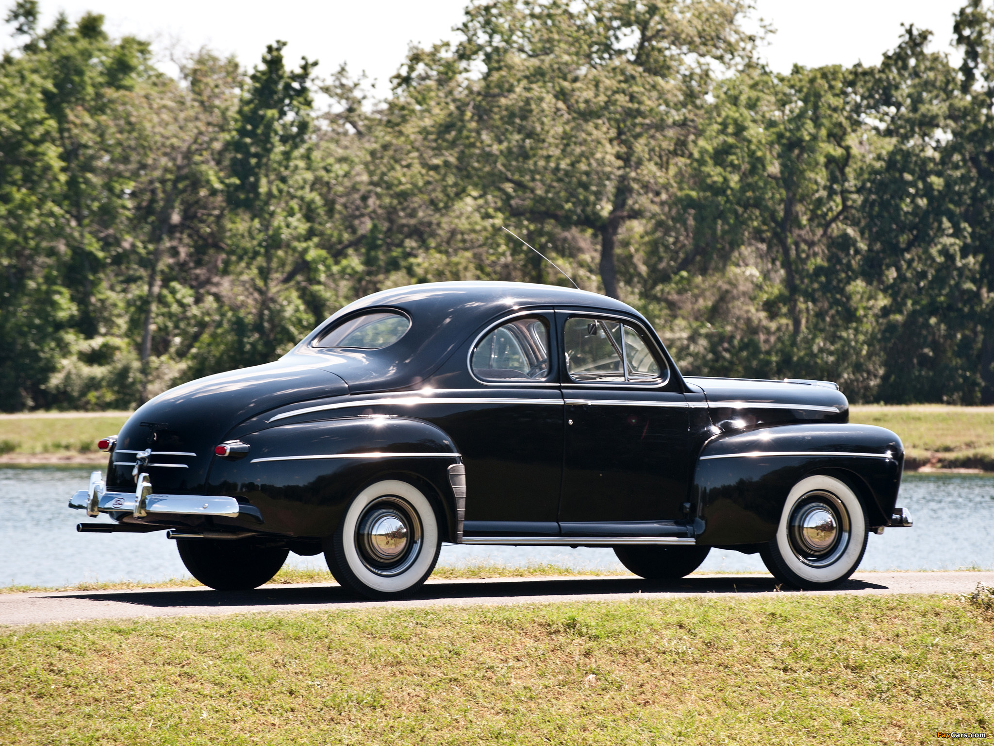 Images of Ford V8 Super Deluxe Business Coupe (69A-77B) 1946 (2048 x 1536)