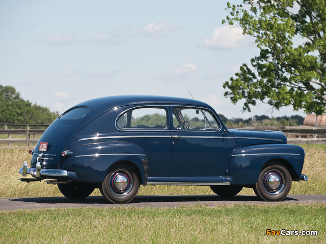 Images of Ford V8 Super Deluxe Tudor Sedan (69A-70B) 1946 (640 x 480)